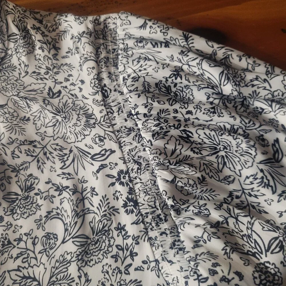NWOT! Lane Bryant Puff-Sleeve Gathered Neck Black/White Floral Blouse - Size 14 - Picture 7 of 10